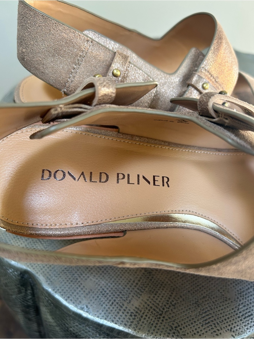 Donald Pliner ~ Metallic Leather Irine Cork Wedge Platform Sandal size 7.5 - Picture 3 of 15